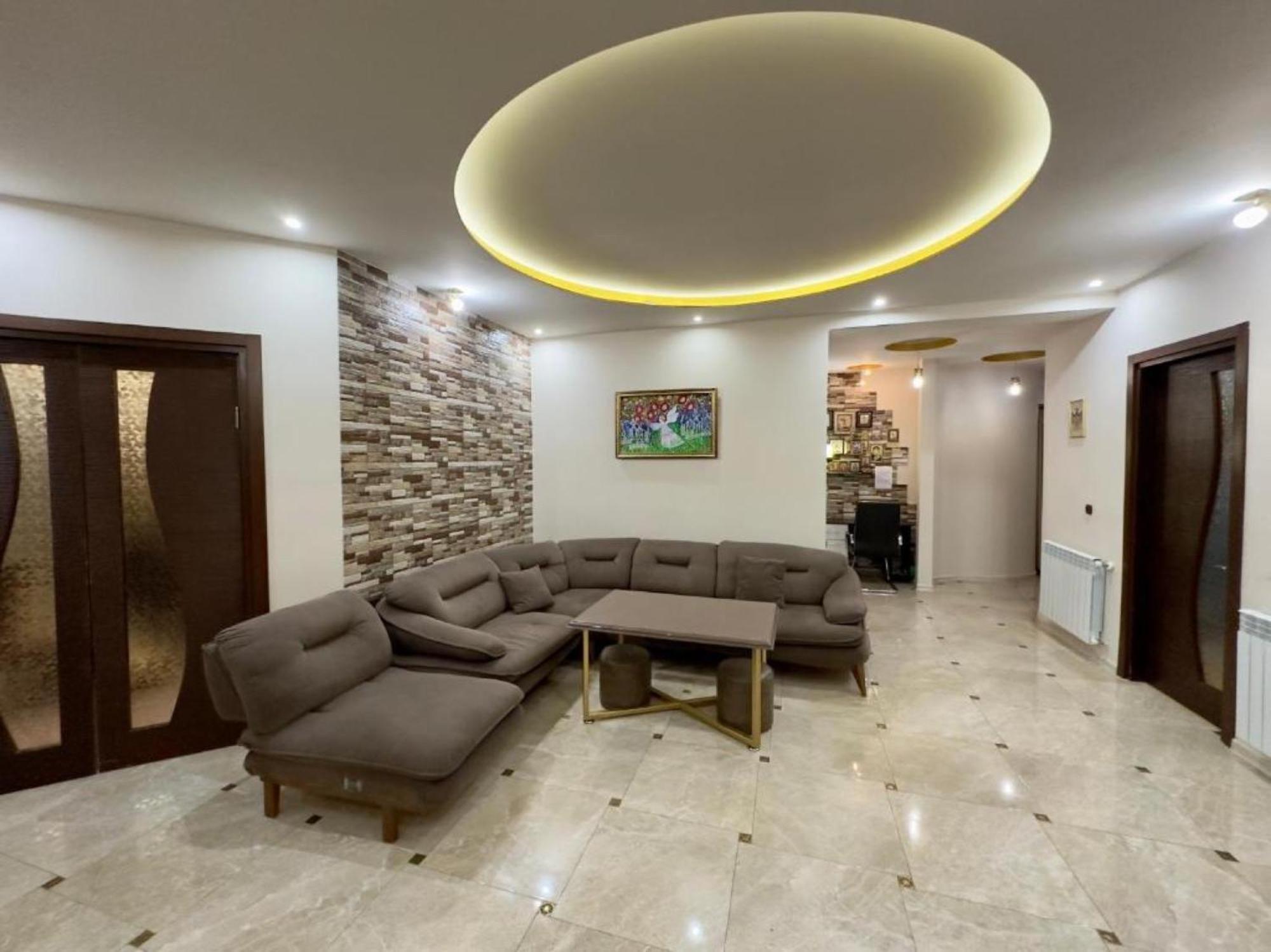 Grand Home Batumi Rum bild